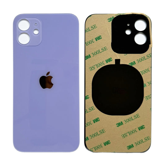 Detail van de iPhone 12 achterkant in paars met 3M plaksticker en uitsparing voor de laadspoel