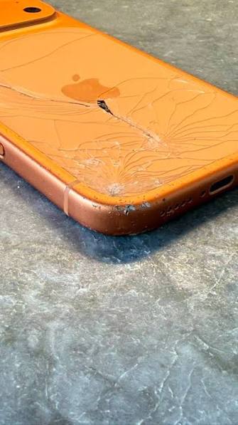 iPhone Achterkant Vervangen: Zo Repareer je een Gebarsten Glazen Achterkant