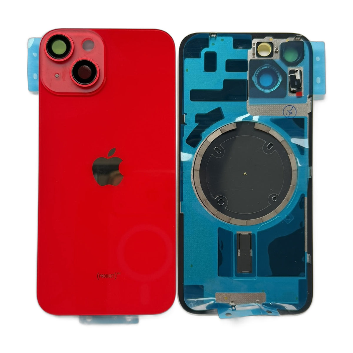 Detail van de iPhone 14 achterkant in rood met gemonteerde cameralens en magneetring